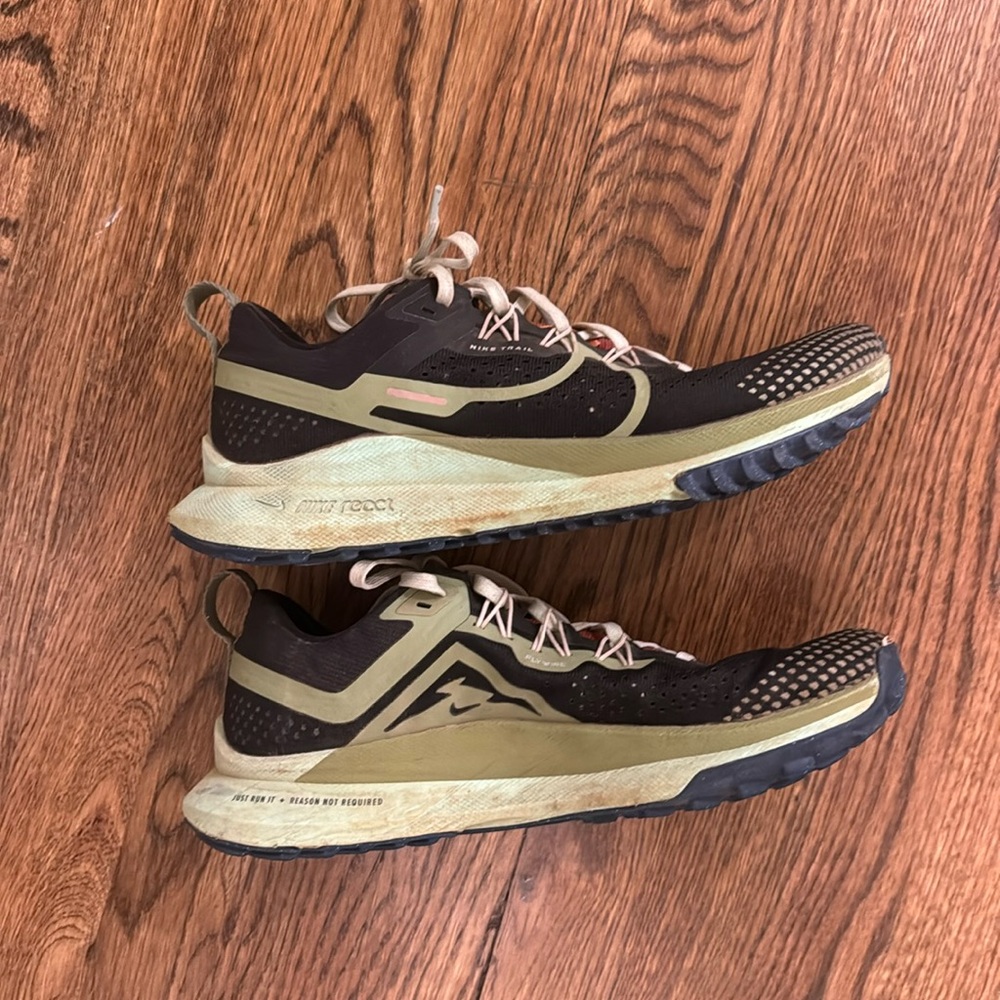 Nike trail flywire shoes